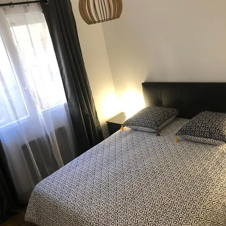 F3 Box Velo Moto Centre Historique * Mirepoix (Ariege)